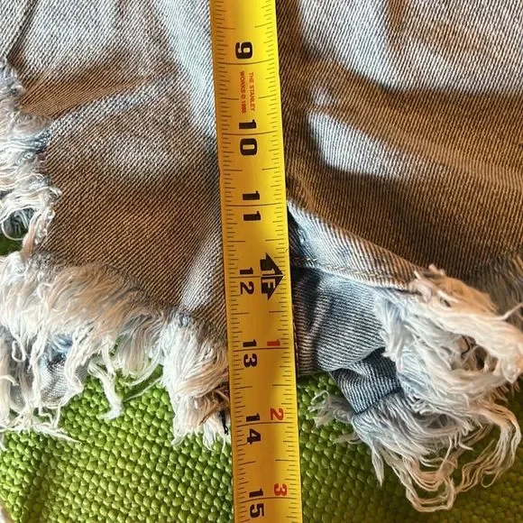 Sexy high rise bum rip jean shorts - Picture 10 of 10